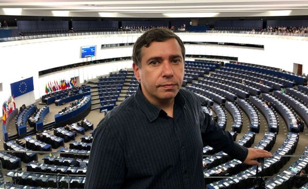 Conversación mantenida con Javier Couso con motivo de la publicación del libro: “En pie de calle: Reflexiones para tiempos convulsos”.